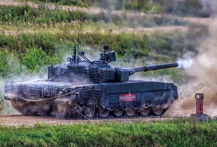  Xe tăng T-80BVM tại Diễn đàn Công nghiệp quốc phòng Army-2018. Ảnh: RecoMonkey.