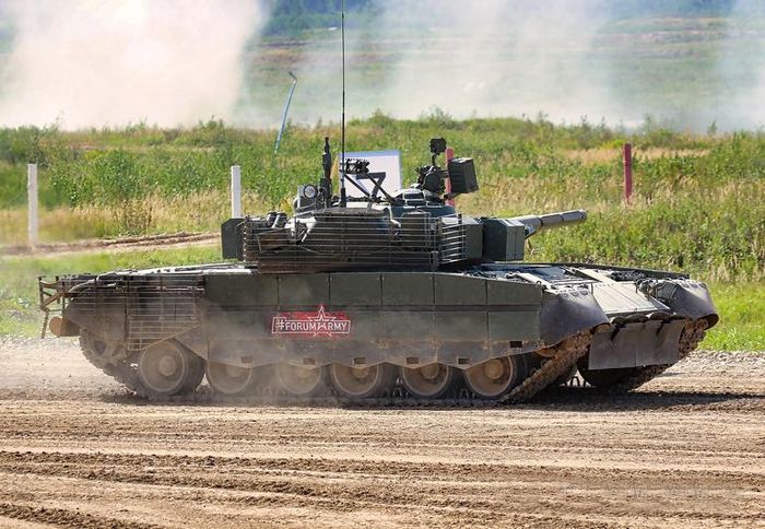  Xe tăng T-80BVM tại Diễn đàn Công nghiệp quốc phòng Army-2018. Ảnh: RecoMonkey.