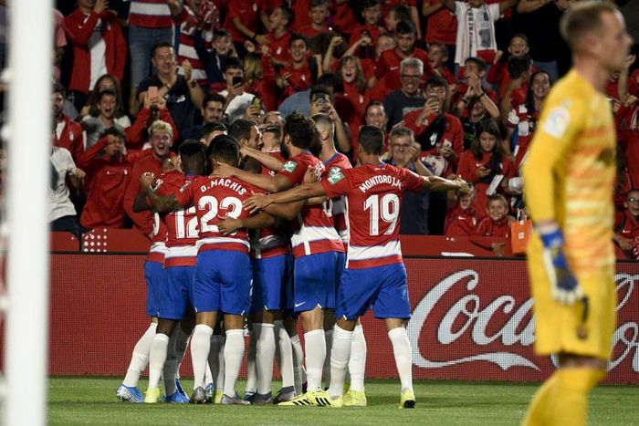 Azeez giúp Granada dẫn bàn ngay phút thứ 2