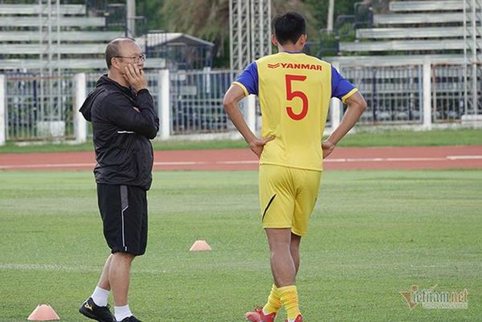 trong khi đó những nhân sự ở hàng thủ đang là điều mà nhiều người lo lắng cho HLV Park Hang Seo