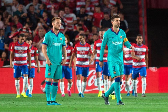 Đội đương kim vô địch La Liga Barcelona tiếp tục chuỗi trận tệ hại, khi thất bại 0-2 trước Granada ở vòng 5. Nhà đương kim vô địch La Liga đang có chuỗi trận thất vọng khi không giành chiến thắng trong bảy trận làm khách gần nhất
