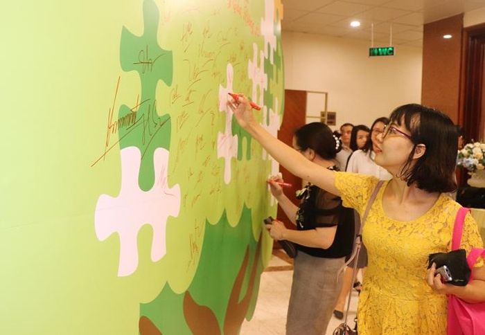  Các đại biểu ký cam kết hưởng ứng Ngày tránh thai thế giới.