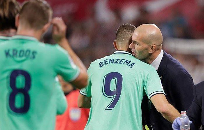 Tiền đạo người Pháp đã giúp ông thầy đồng hương, Zidane giải tỏa sức ép