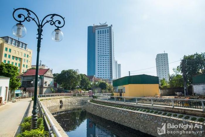 Hào thành cổ Vinh đã hoàn thành góp phần tiêu thoát nước cho thành phố. Ảnh: Thành Cường.