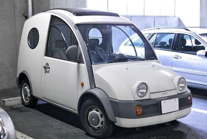  Ra mắt năm 1989, Nissan S Cargo là sự pha trộn giữa phần thân là hình dáng của con bọ cánh cứng trên những chiếc bánh xe nhỏ. Phần lớn những chiếc xe sản xuất đã được mua bởi cửa hàng bánh pizza để sử dụng chúng vào việc giao hàng. (Ảnh: Hotcars) 