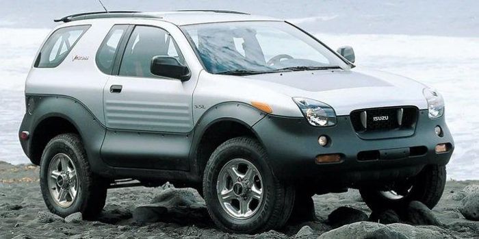  Mặc dù được xếp trong Top "10 mẫu xe thể thao hàng đầu” trên tạp chí Motor Trend số ra tháng 5/1999 nhưng nhìn vào thiết kế của Isuzu VehiCross thật sự khó ai có thể không chê chứ đừng nói đến khen. (Ảnh: Hotcars) 