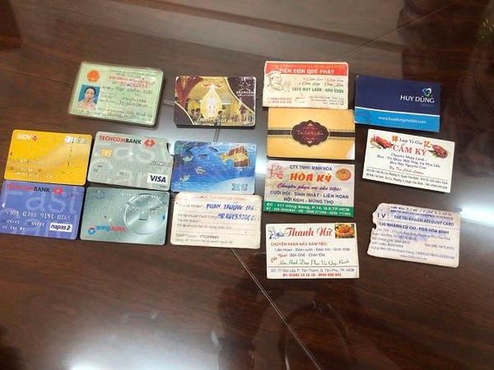 Cơ quan Công an thu giữ nhiều chứng minh thư và các tài liệu liên quan