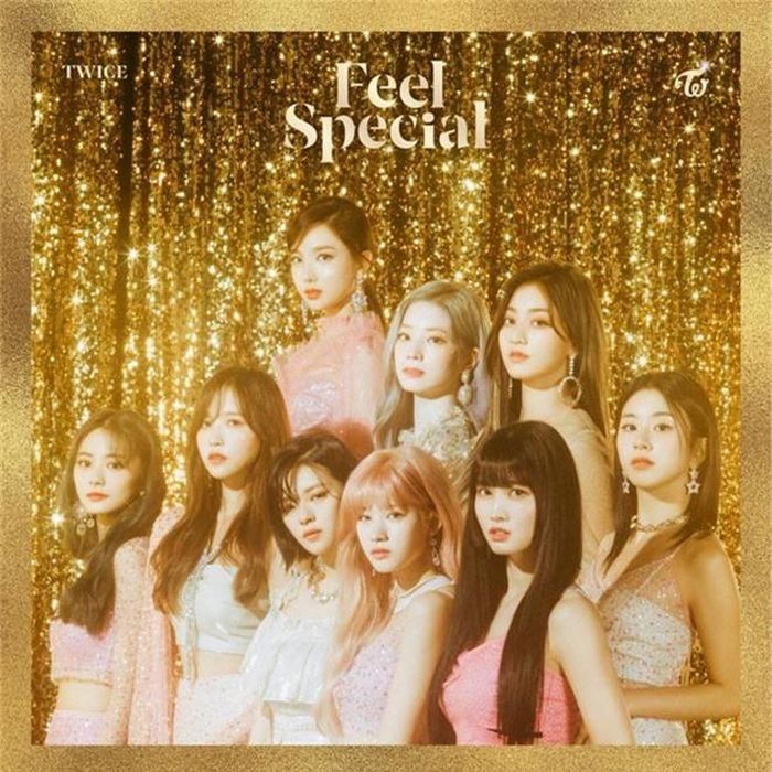 TWICE xếp hạng 2 khi album mới nhất "Feel Special" bán ra được 61.066 bản.