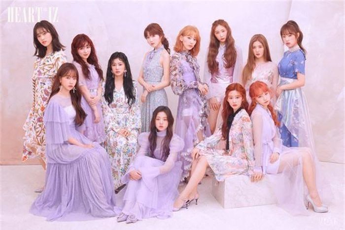 Hạng 3 thuộc về IZ*ONE với album "HEART*IZ" (46.790 bản).