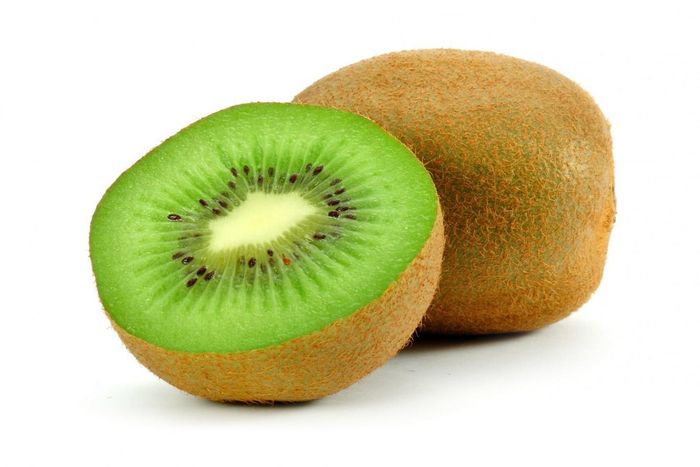 Kiwi cũng là loại trái cây chứa nguồn vitamin E dồi dào, có tác dụng rất tốt cho hệ tim mạch