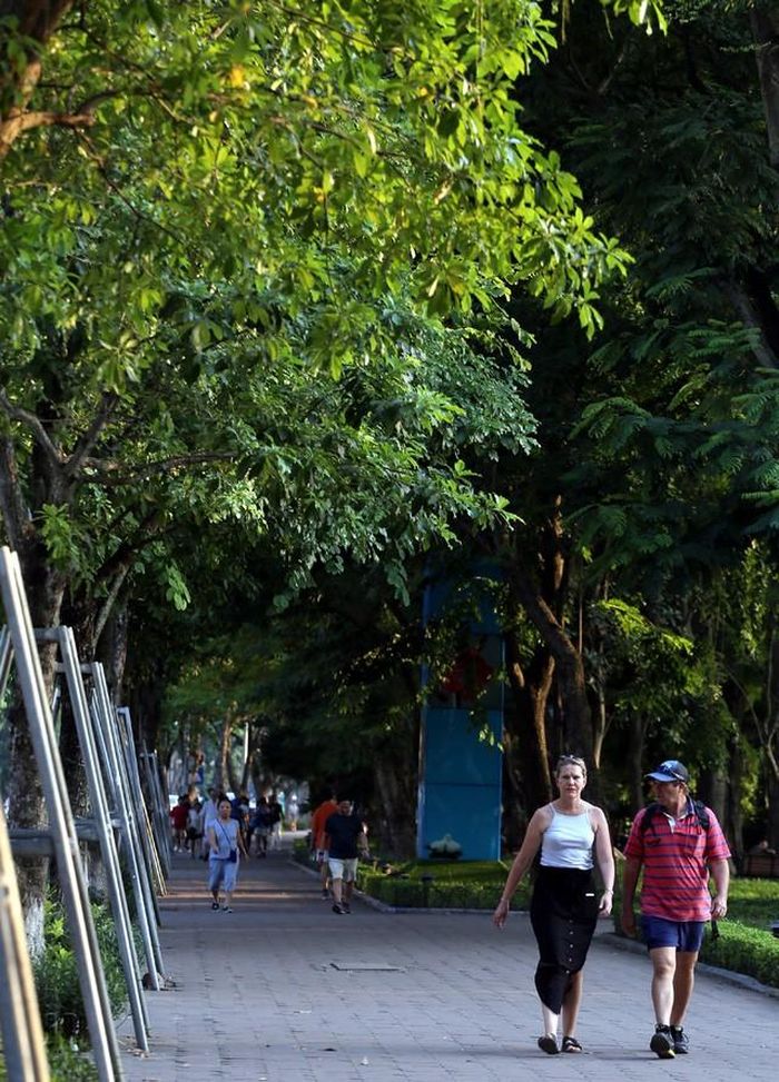 Với khách du lịch ngoại quốc thì đây là dịp lý tưởng để đặt chân đến Thủ đô.