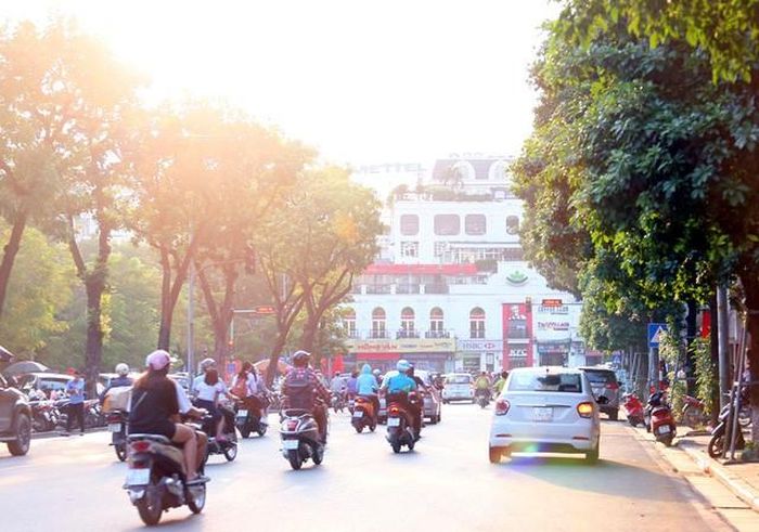 Ánh nắng không còn gắt mà thay vào đó là sự dịu mát đến xao lòng.