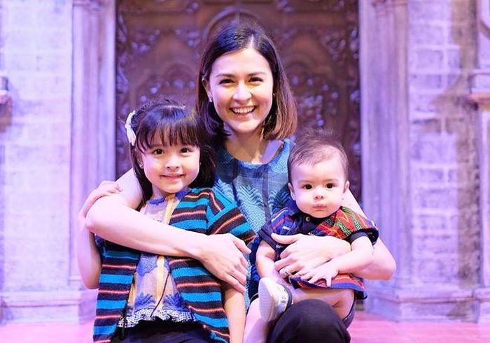Ngày 25/9, “mỹ nhân đẹp nhất Philippines” Marian Rivera dành thời gian bên các con. Cô đưa 2 bé Zia và Ziggy đến bảo tàng Món tráng miệng ở Manila, Philippines. Sau đó, nữ diễn viên chia sẻ khoảnh khắc vui vẻ cùng các con lên trang cá nhân.