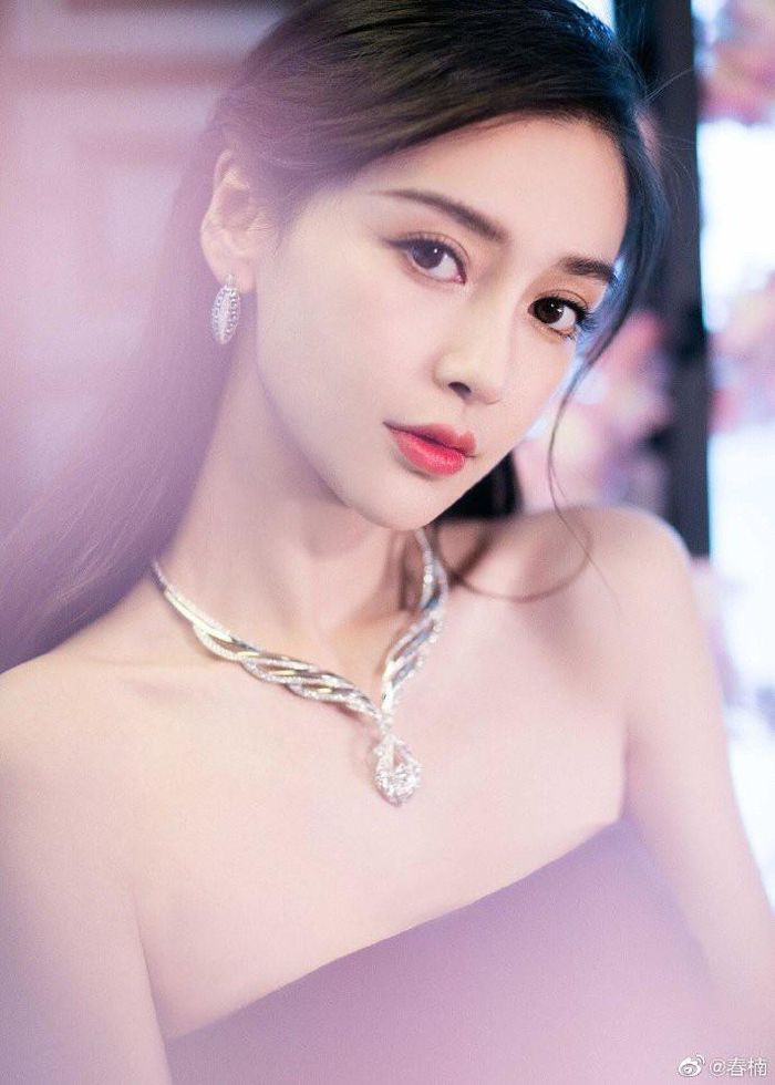 Nữ diễn viên 30 tuổi "đốn tim" các chàng trai với nhan sắc tựa nữ thần.