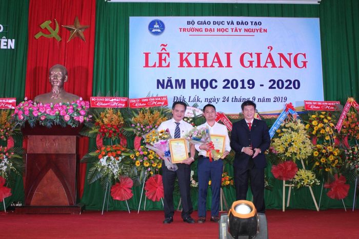 Đây là năm thứ 6 học bổng Đạm Cà Mau – Hạt Ngọc Mùa Vàng đồng hành với các em trường Đại học Tây Nguyên