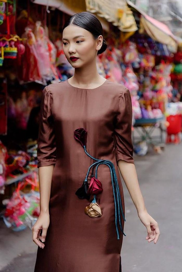 … lông vũ hay những đường cắt xẻ tinh tế làm nổi bật vẻ đẹp của phái nữ