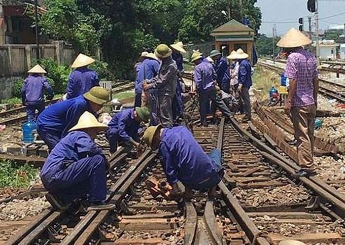 Đầu tư cho đường sắt đắt gấp 3-4 lần so với đường bộ - Ảnh: ST