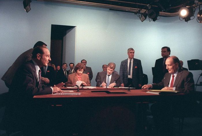 Trong cuộc bầu cử tổng thống Pháp năm 1988, ông Chirac ra tranh cử với tổng thống Francois Mitterand, dù trước đó vào năm 1986 ông Mitterand đã chọn ông Chirac làm thủ tướng. Jacques Chirac thất bại, nhưng vẫn giữ chức thị trưởng Paris. Ảnh: AFP.