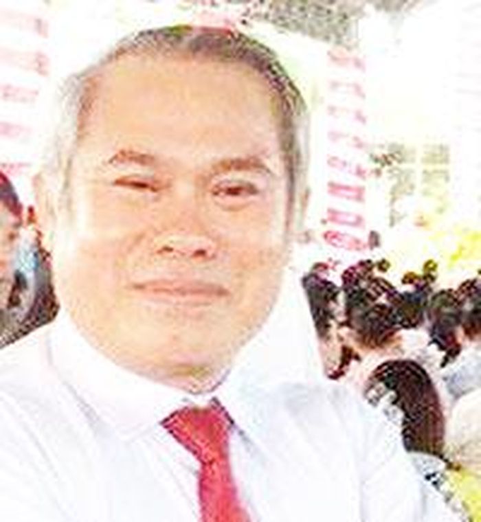 Việc thời gian qua có những cán bộ, đảng viên, thậm chí là cán bộ cấp cao cũng bị xử lý nghiêm minh cho thấy Đảng ta ngày càng thể hiện rõ quan điểm không khoan nhượng với cái xấu tồn tại trong Đảng. Lần này Bộ Chính trị ban hành Quy định 205 về chống chạy chức, chạy quyền, đồng thời xử lý nghiêm với hành vi này cho thấy Đảng ta tiến thêm một bước nữa với quyết tâm rất cao, đặc biệt là sắp tới sẽ tổ chức đại hội Đảng các cấp. Quy định về các hành vi chạy chức, chạy quyền thì đã rất rõ, hình thức xử lý cũng rất nghiêm minh, tuy nhiên hành vi chạy chức, chạy quyền ngày càng tinh vi, do đó làm sao để phát hiện là điều nhân dân còn chút băn khoăn. 