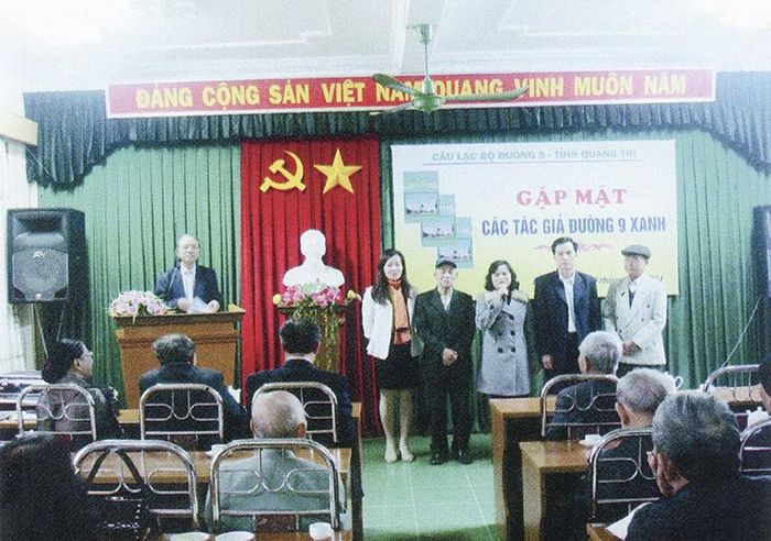Gặp mặt các tác giả “Đường 9 xanh” và ra mắt Câu lạc bộ thơ Đường 9. Ảnh: Xuân Chiến