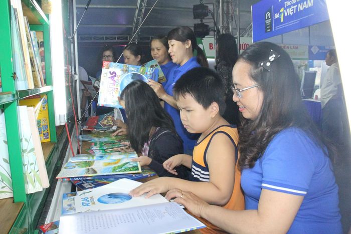 Thư viện lưu động của Thư viện khoa học tổng hợp Đà Nẵng