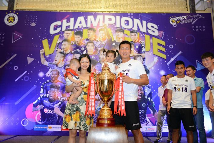Thủ môn Nguyễn Văn Công đang sở hữu một bộ sưu tập thành tích đồ sộ. Ảnh: HNFC