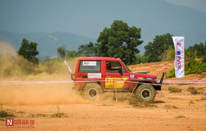Đầu tiên là các chương trình lái thử xe offroad của hai nhà tài trợ trên các đường thi mô phỏng các bài thi thực sự dưới sự hướng dẫn của các kỹ thuật viên; hay thưởng thức màn trình diễn drift chuyên nghiệp và cực kỳ sôi động từ các thành viên của Redline Racing.