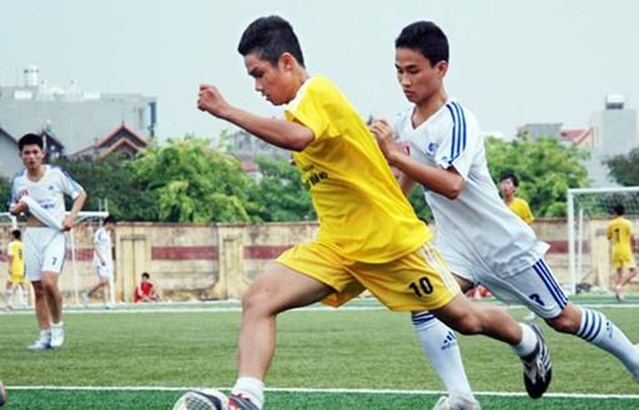 Cựu vô địch THPT Hoàng Văn Thụ (bên trái) trở lại sau 7 năm vắng bóng