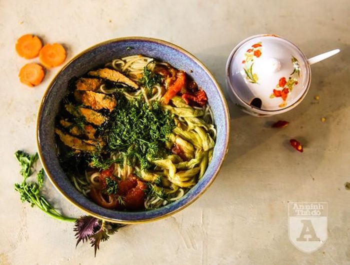 Sau đây là một số món ăn chay dễ làm tại nhà: Bún dọc mùng