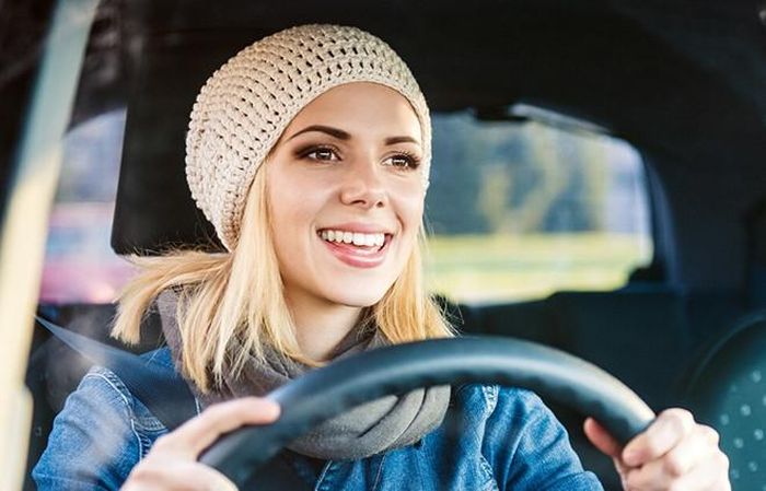 Dù khả năng xử lý tình huống không nhanh bằng nam nhưng nữ giới được nhận xét lái xe tập trung hơn, theo nghiên cứu của Smith’s Lawyers. Ảnh: axa.