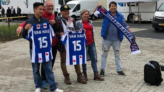 Các CĐV chờ đợi từng ngày để được thấy Văn Hậu ra mắt Heerenveen