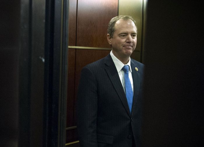 Tổng thống Mỹ Donald Trump đã yêu cầu Chủ tịch Ủy ban Tình báo Hạ viện Adam Schiff từ chức vì thay đổi bản ghi chép cuộc điện đàm giữa ông và Tổng thống Ukraine Volodymyr Zelensky
