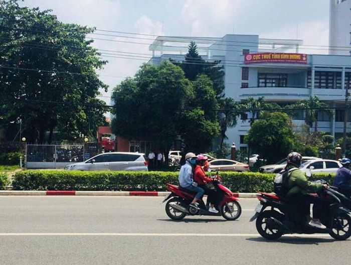 Lực lượng cảnh sát đang phong tỏa hiện trường vụ nổ. Ảnh: Thanh Kiều.