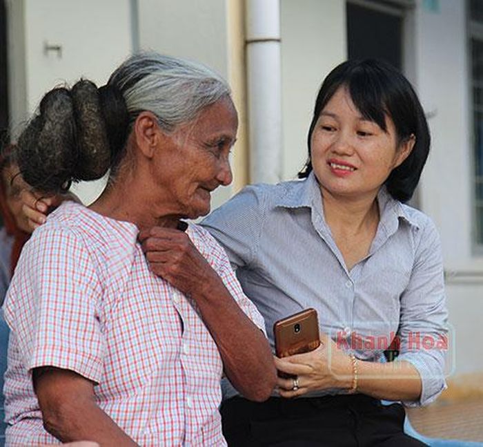  Bà L.T.G. ngậm ngùi nhớ lại những ngày lang thang lượm ve chai. 