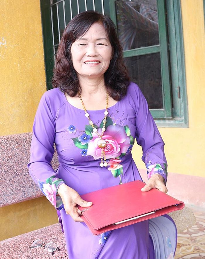 Không chỉ là một nhà giáo mẫu mực, bà Phạm Thị Nhân tận tâm với công tác khuyến học của địa phương.