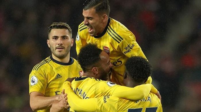 Arsenal có hi vọng kết thúc mùa giải trong top 4
