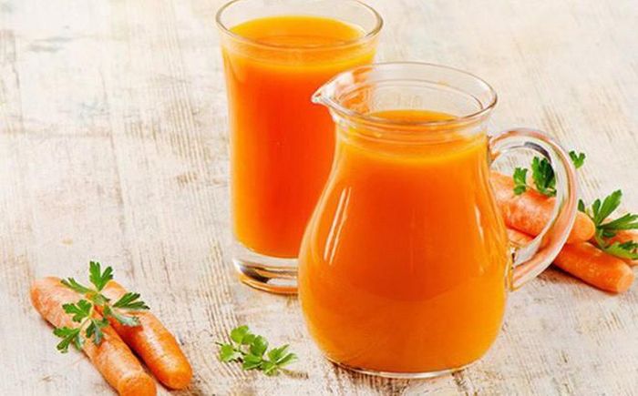 Cà rốt chứa hàm lượng nước cao có tác dụng làm răng trắng sáng. Nhờ kích thích sản sinh nướt bọt, cà rốt giúp làm sạch thực phẩm bám lại trên răng hay kẹt lại ở các răng sâu, kẽ răng, đồng thời cũng tăng cường sức khỏe của nướu. Ảnh minh họa: Internet