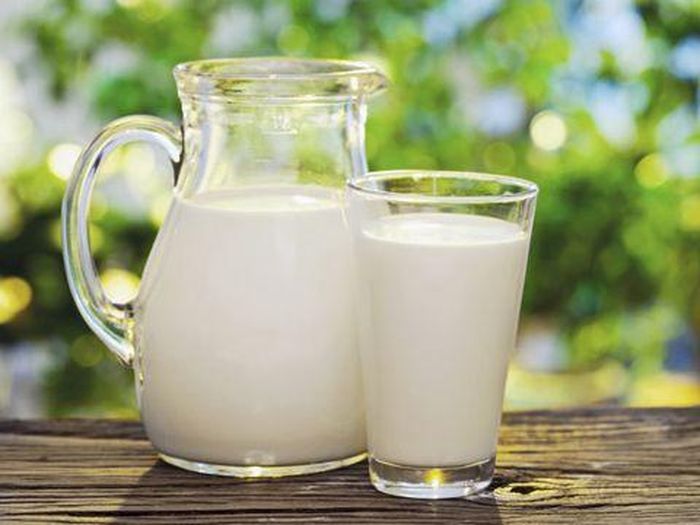 Một số nghiên cứu cho thấy các loại thức ăn giàu canxi như sữa có khả năng tăng sức đề kháng chống lại các bệnh nha chu, viêm nướu (nguyên nhân gây hỏng răng). Ngoài ra sữa còn kích thích quá trình tái khoáng của răng. Ảnh minh họa: Internet