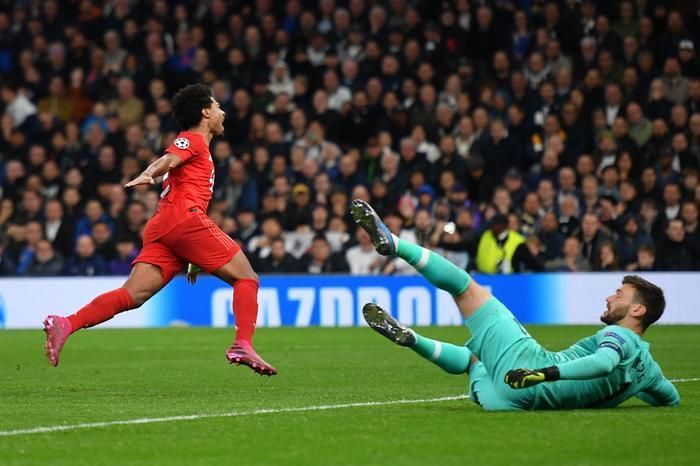 Gnabry hoàn tất cú pocker đầu tiên trong sự nghiệp qua đó biến Hugo Lloris trở thành kẻ tội nghiệp trong một ngày thi đấu thảm họa.