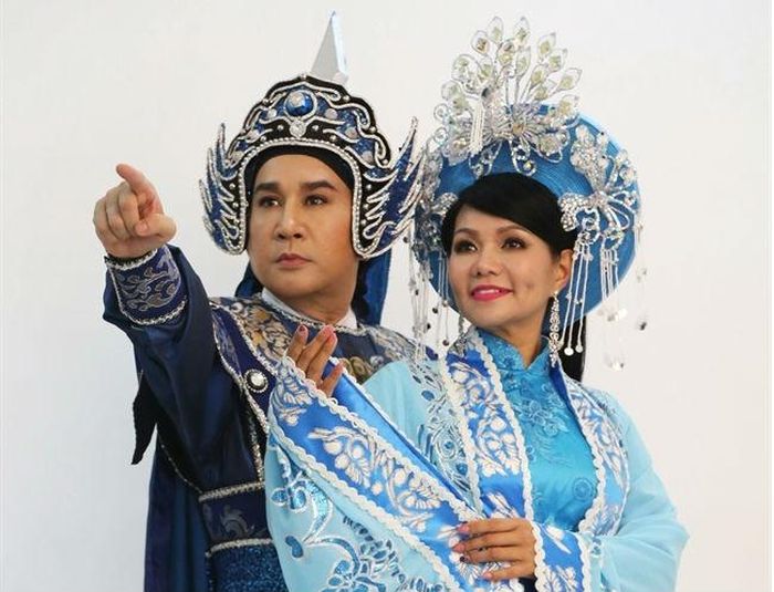 Ngọc Huyền và Kim Tử Long trên sân khấu cải lương