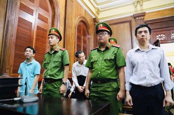 Phiên tòa diễn ra trong trật tự, an toàn.