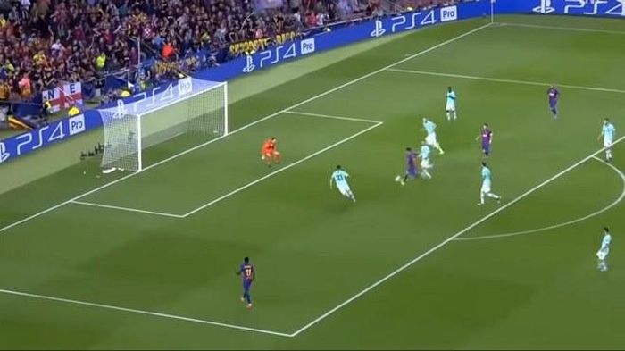 Kiến tạo cho Luis Suarez ghi bàn