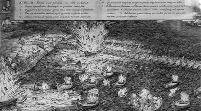  Vào thời trung cổ, người dân đã phát minh ra thuốc nổ Hellburner. Những người sử dụng loại vũ khí này thường không toàn mạng, giống như đánh bom tự sát ngày nay.