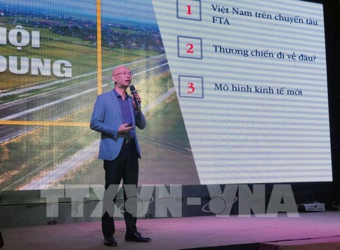  Ông Trần Thanh Hải, Phó Cục trưởng Cục Xuất nhập khẩu, Bộ Công Thương thông tin về xu hướng xuất khẩu và thâm nhập thị trường. Ảnh: Mỹ Phương – TTXVN