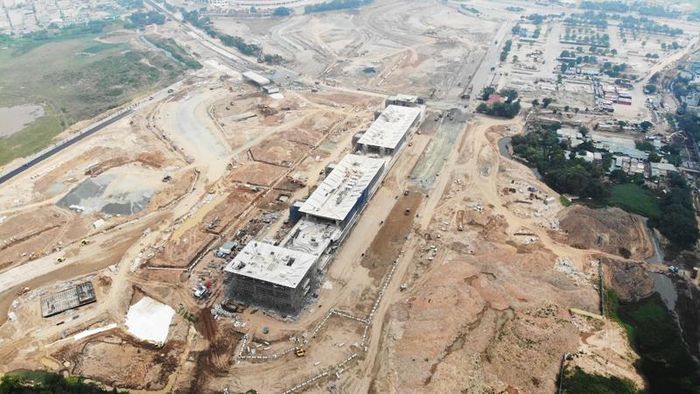 Khu nhà trung tâm điều hành của đường đua đang hoàn thiện những công đoạn cuối cùng.