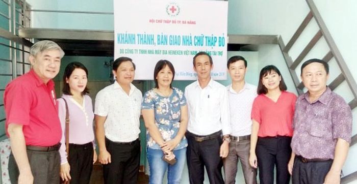  Bàn giao nhà Chữ thập đỏ cho hộ bà Yến.