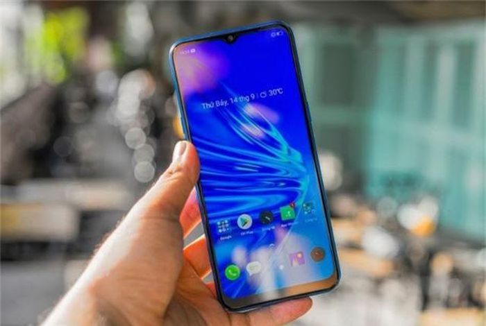 Realme 5 có giá bán từ 3,99 triệu đồng