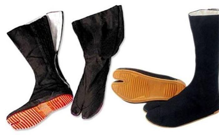 Ninja sử dụng dấu chân giả để đánh lừa kẻ địch, khiến đối phương nghĩ rằng họ là một đứa trẻ hay người lớn tuổi. 