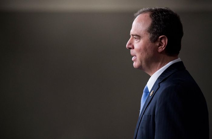 Chủ tịch Ủy ban Tình báo Hạ viện Mỹ Adam Schiff cho rằng Tổng thống Mỹ Donald Trump vi phạm lời thề tổng thống