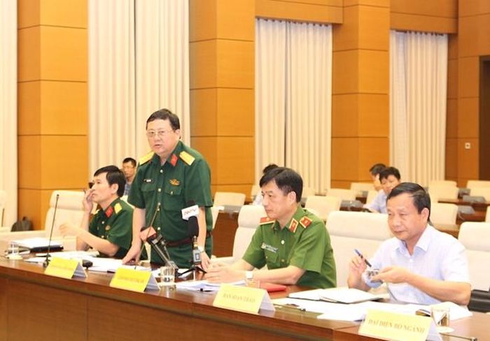 Các đại biểu phát biểu tại phiên họp
